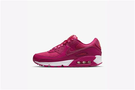 nike pro pink herren|pink nike shoes for men.